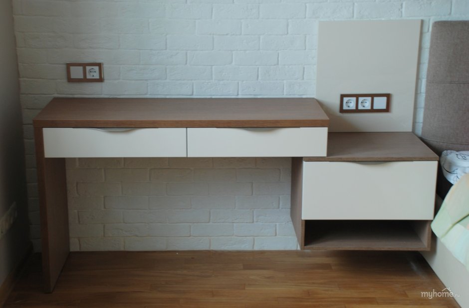 Стол переходящий в прикроватную тумбочку