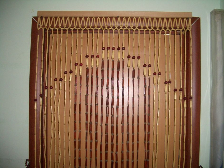 Деревянные занавески на дверной проем