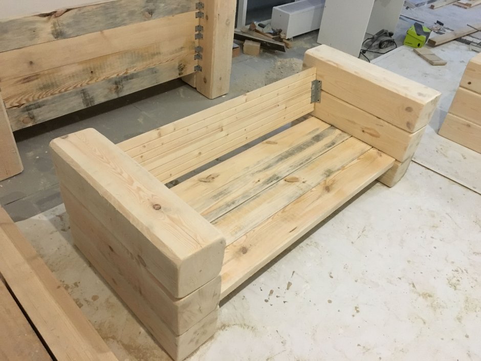 Кресло из остатков бруса