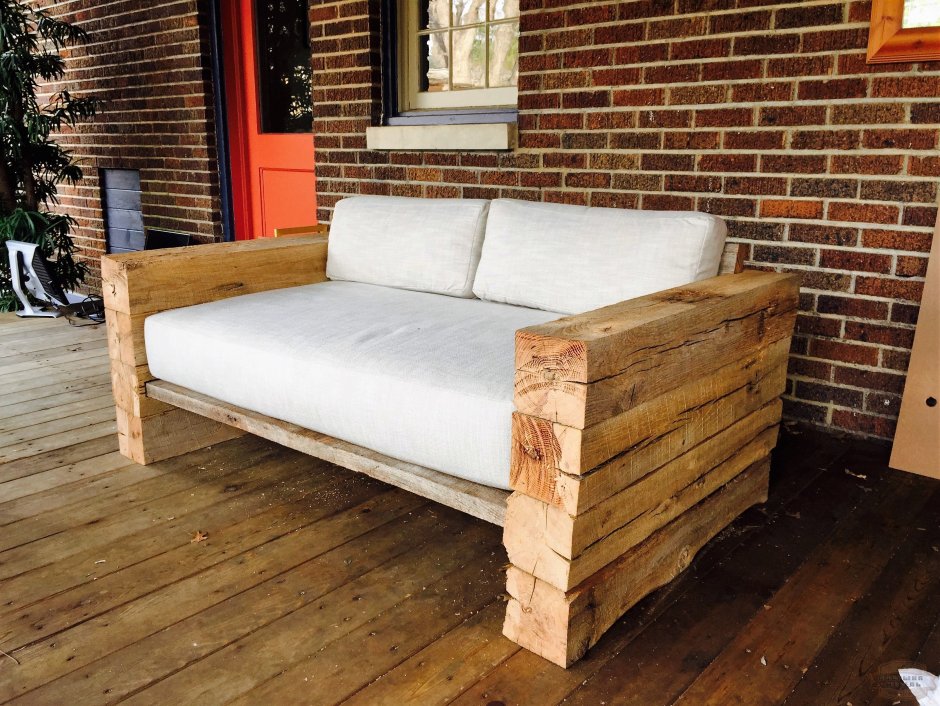 Диванчик из дерева