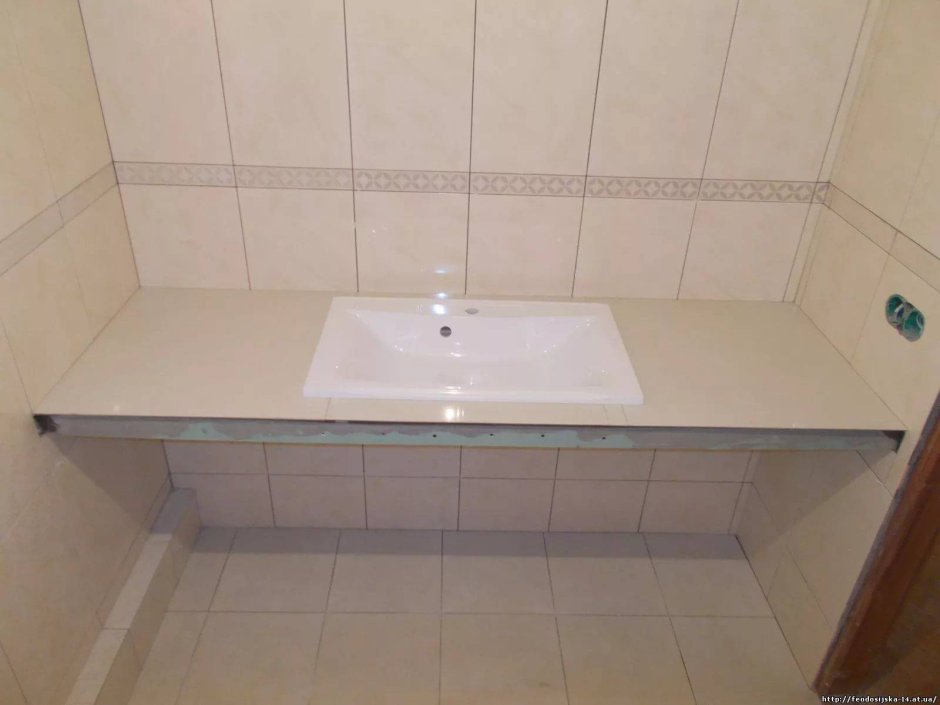 Столешница из плитки в ванную под раковину