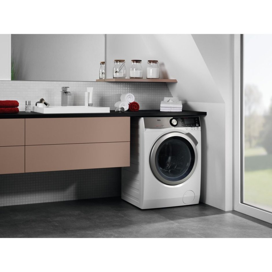 Стиральная машина с сушкой AEG l8wbc61sr