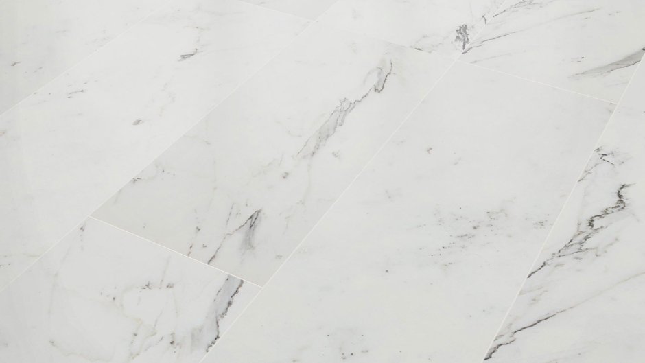 Кухня с мраморной плиткой на полу