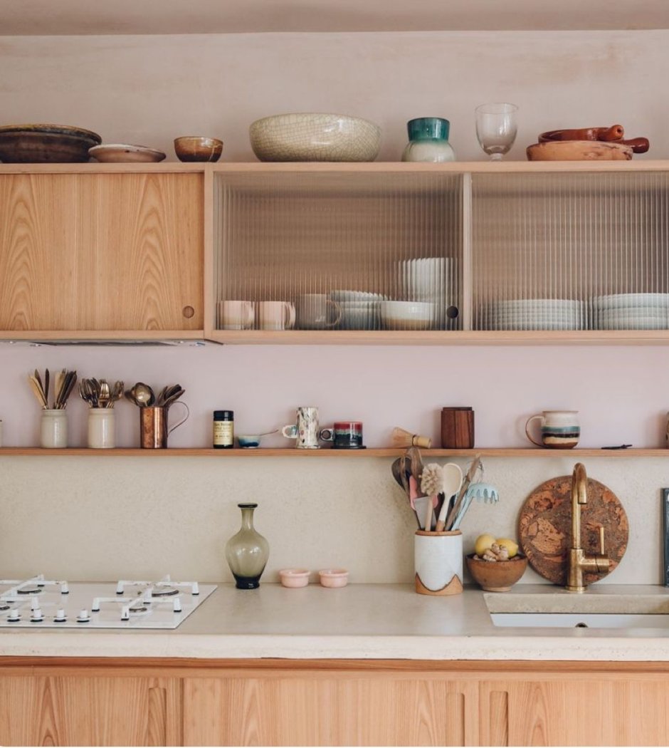 Кухни с полками