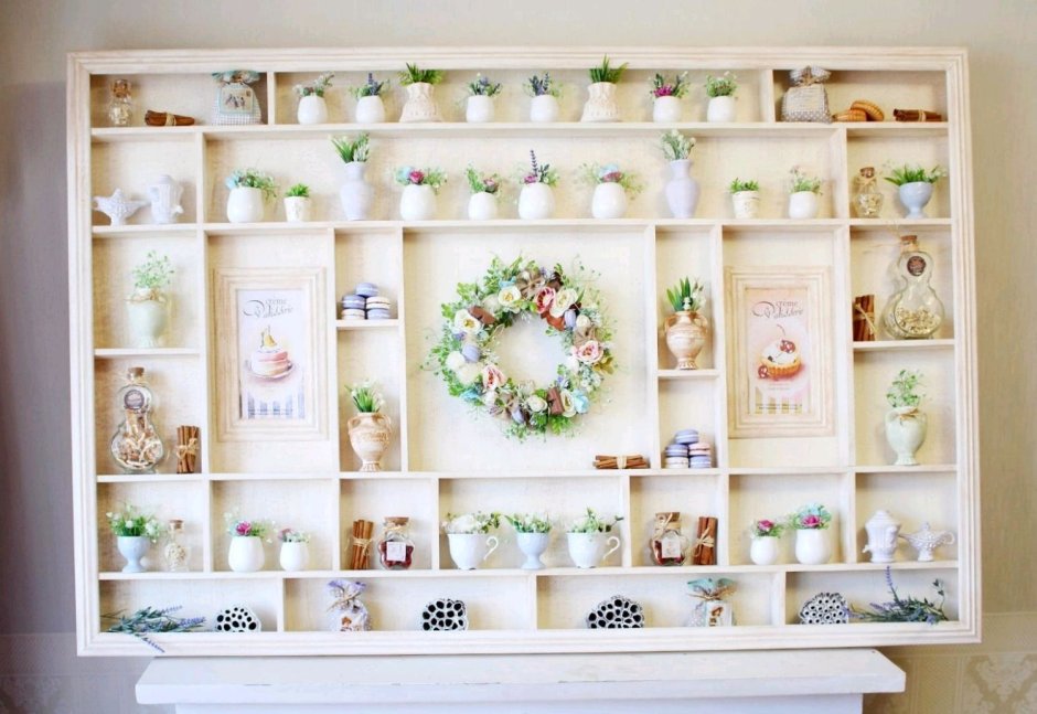 Маленькая открытая полка на кухню