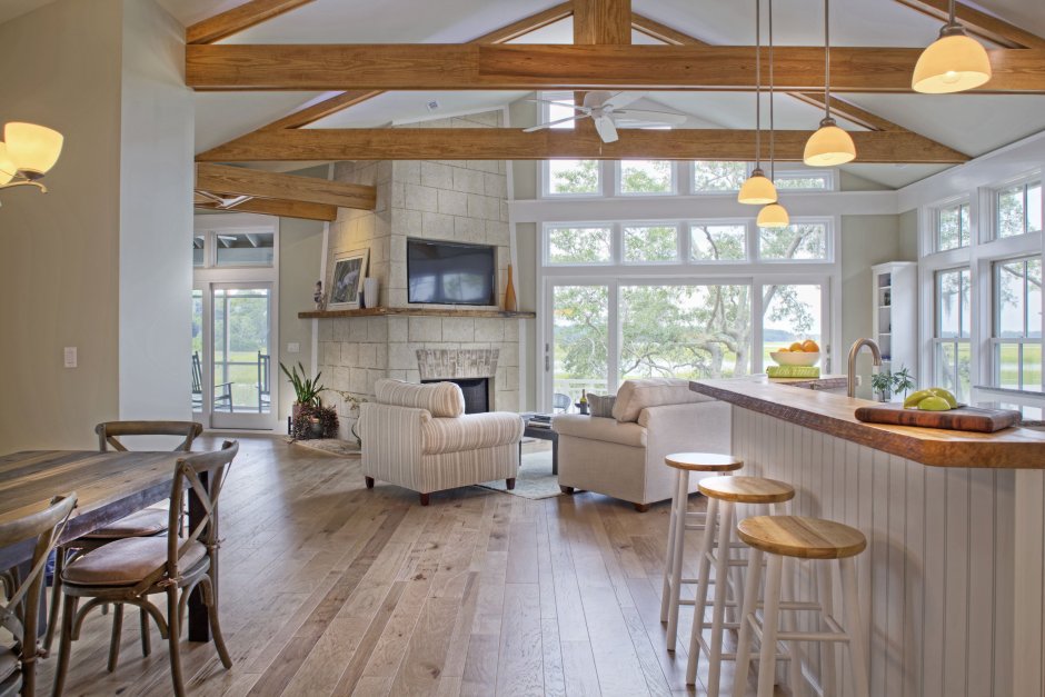 Второй свет в доме с балками