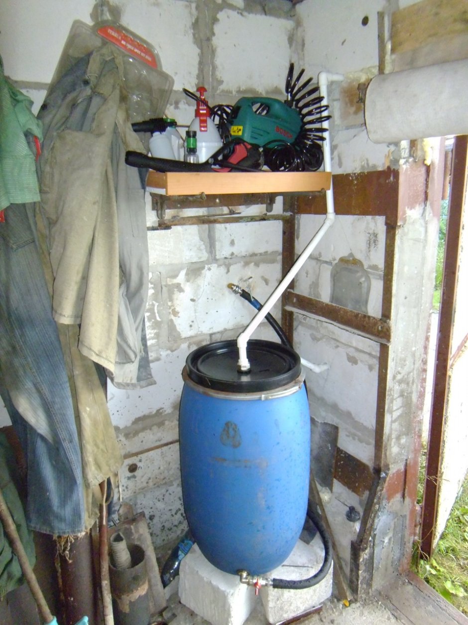 Бочка для воды в гараже