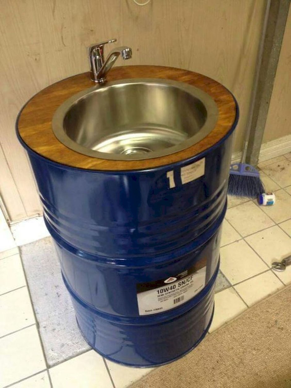 Умывальник из металлической бочки