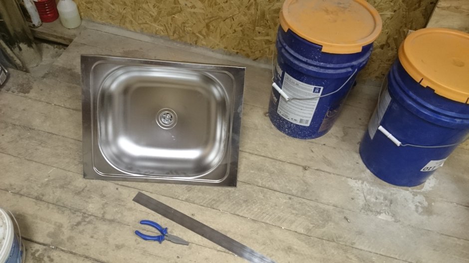 Мойка из нержавейки в гараж