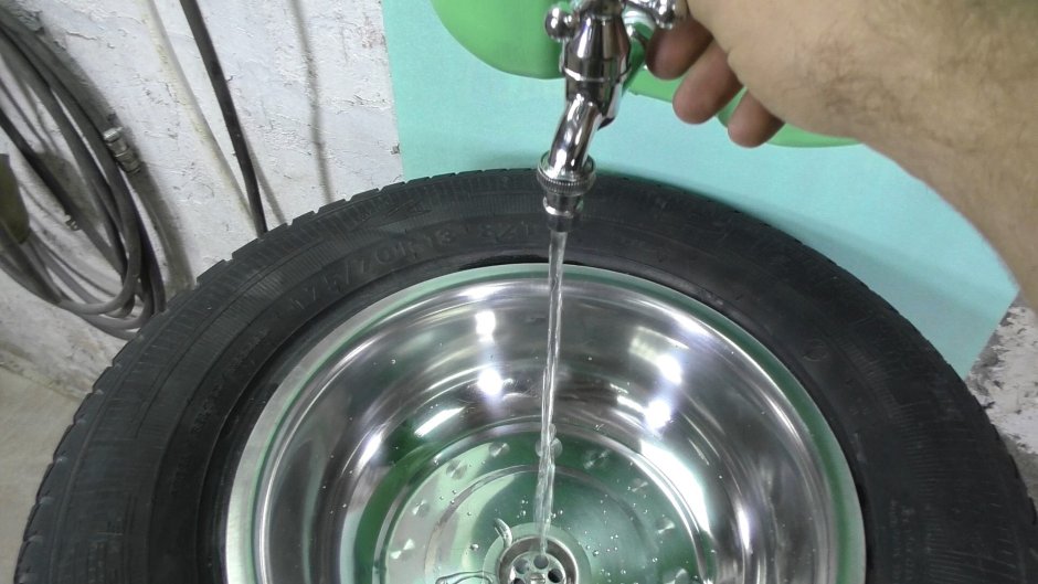 Умывальник из диска авто