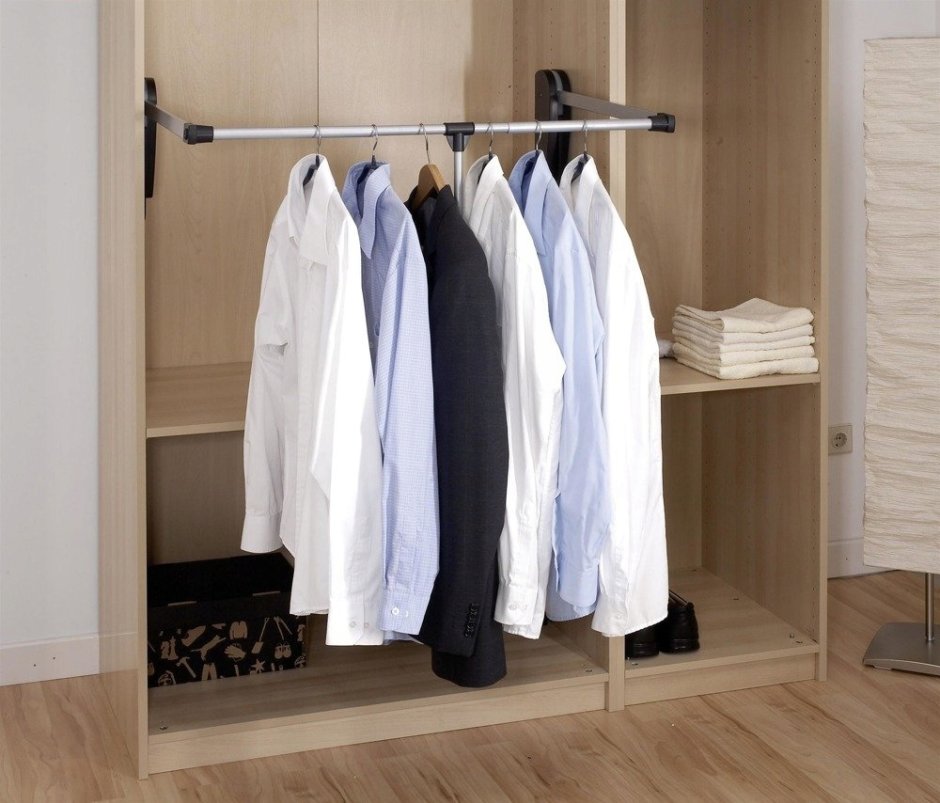 Комод со стеклянными дверцами