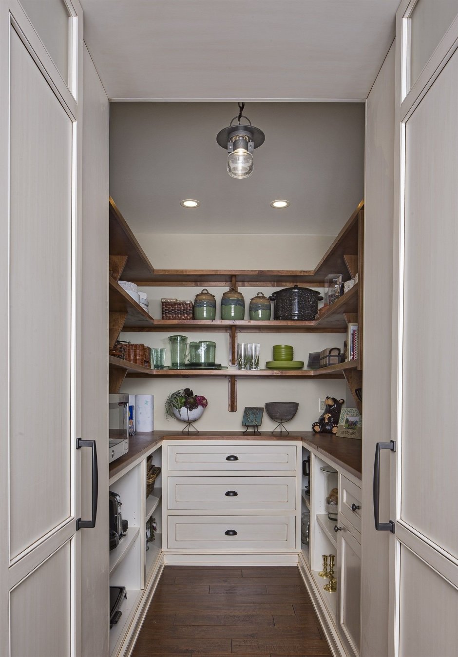 Проект кухни с кладовой