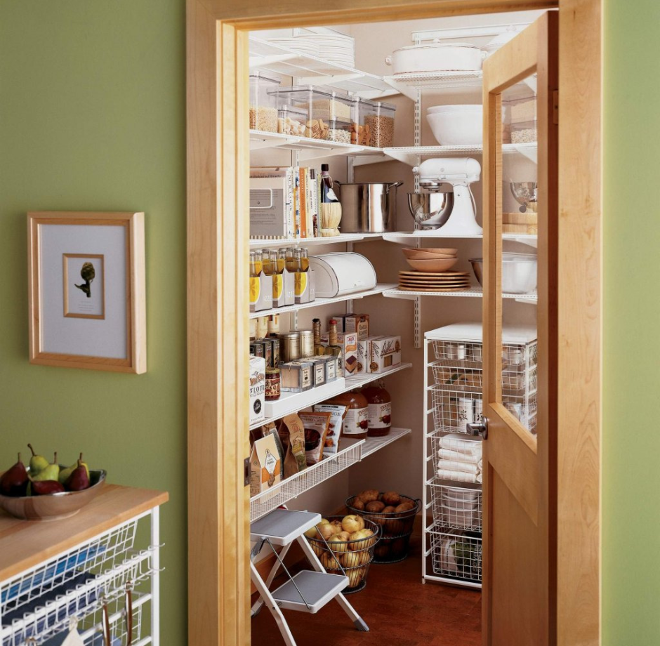 Кухонная кладовка в частном доме