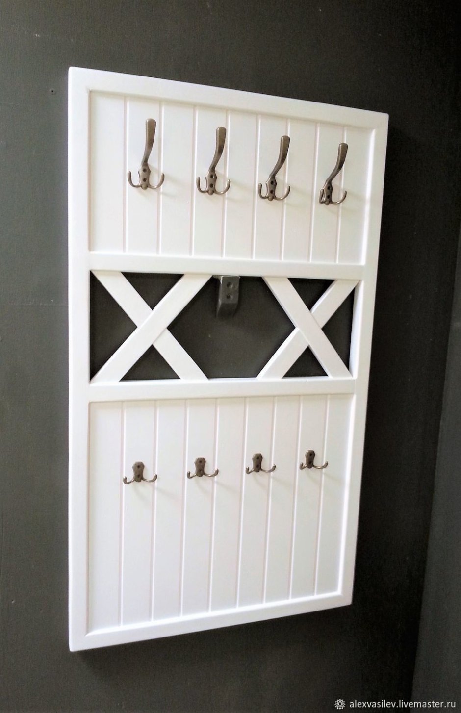 Вешалка в прихожую настенная