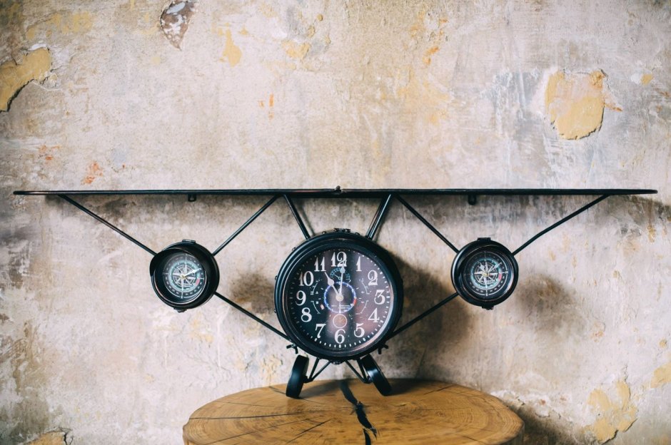 Часы из деревянных брусков