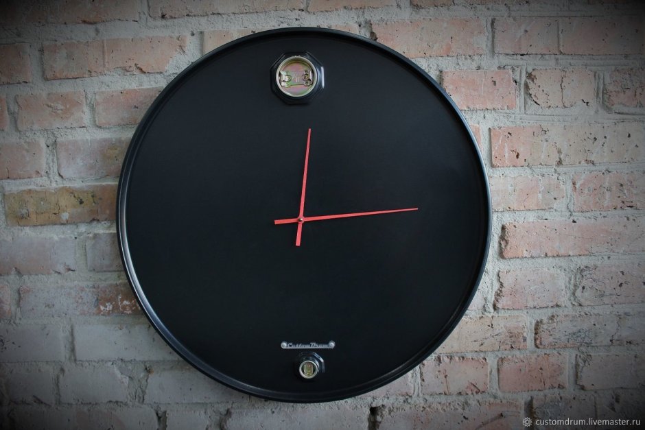 Часы из металла лофт