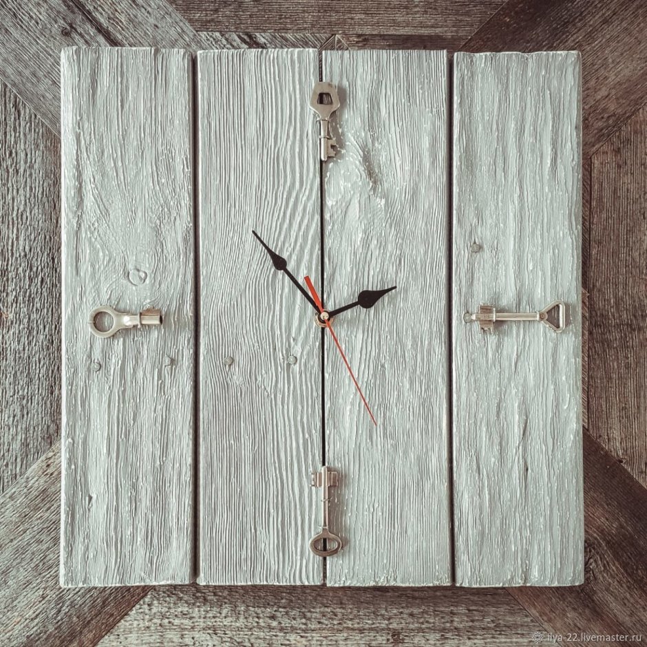 Часы в стиле лофт из дерева