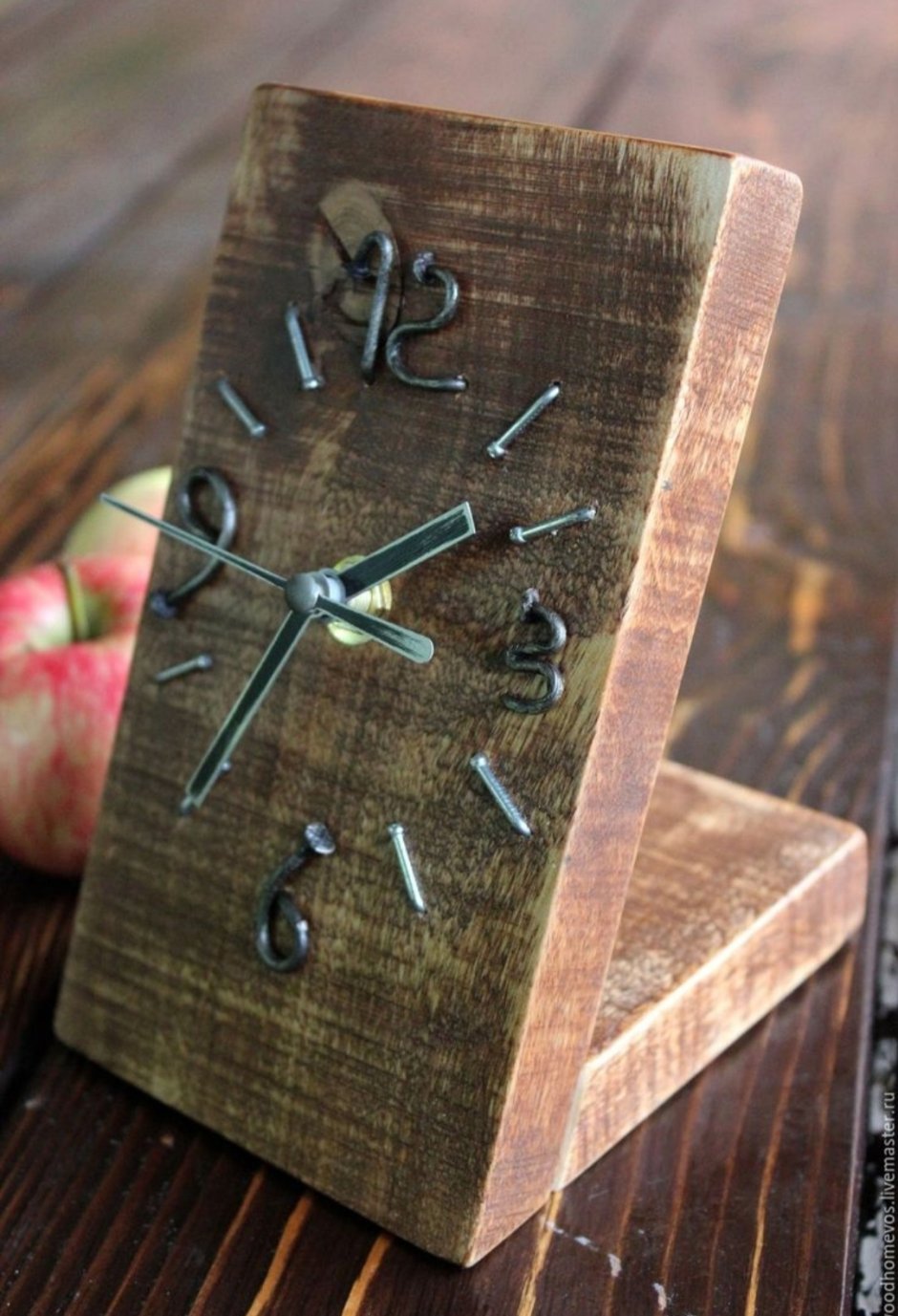 Часы из досок