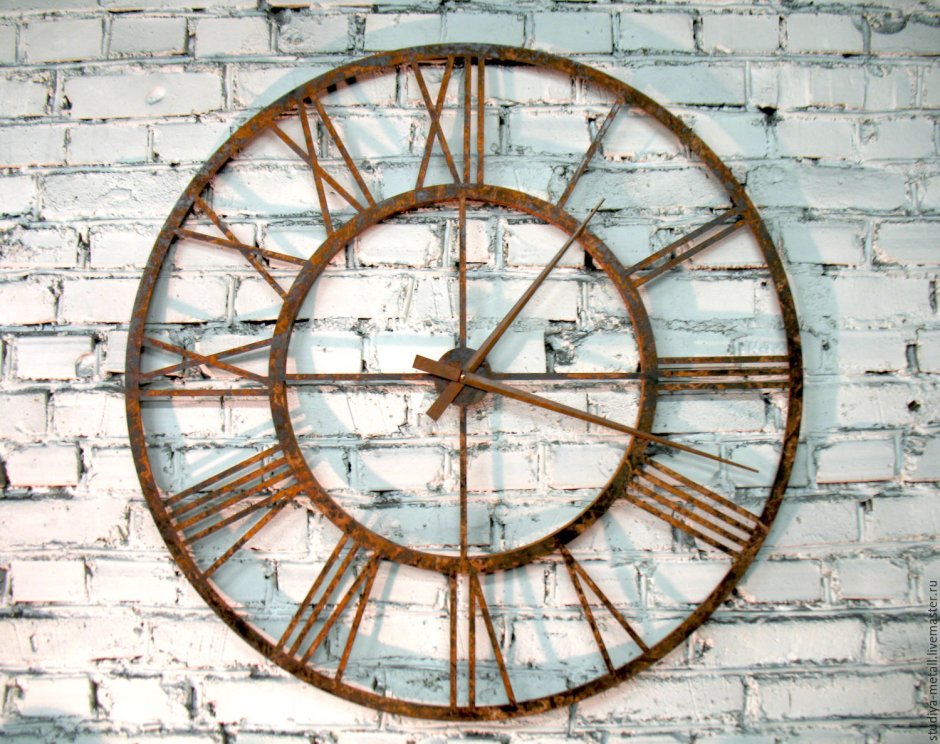 Часы из дерева и металла
