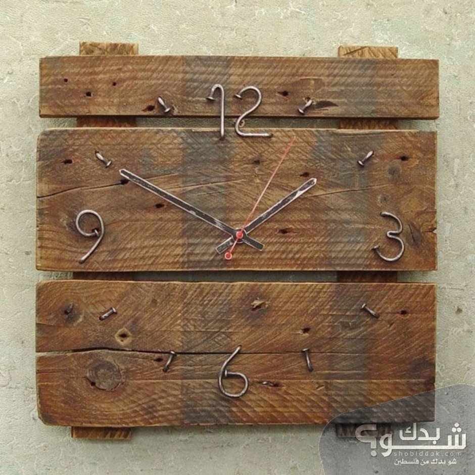Необычные настенные часы из дерева
