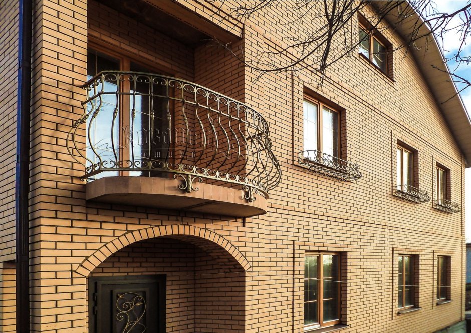 Балконы в кирпичном частном доме