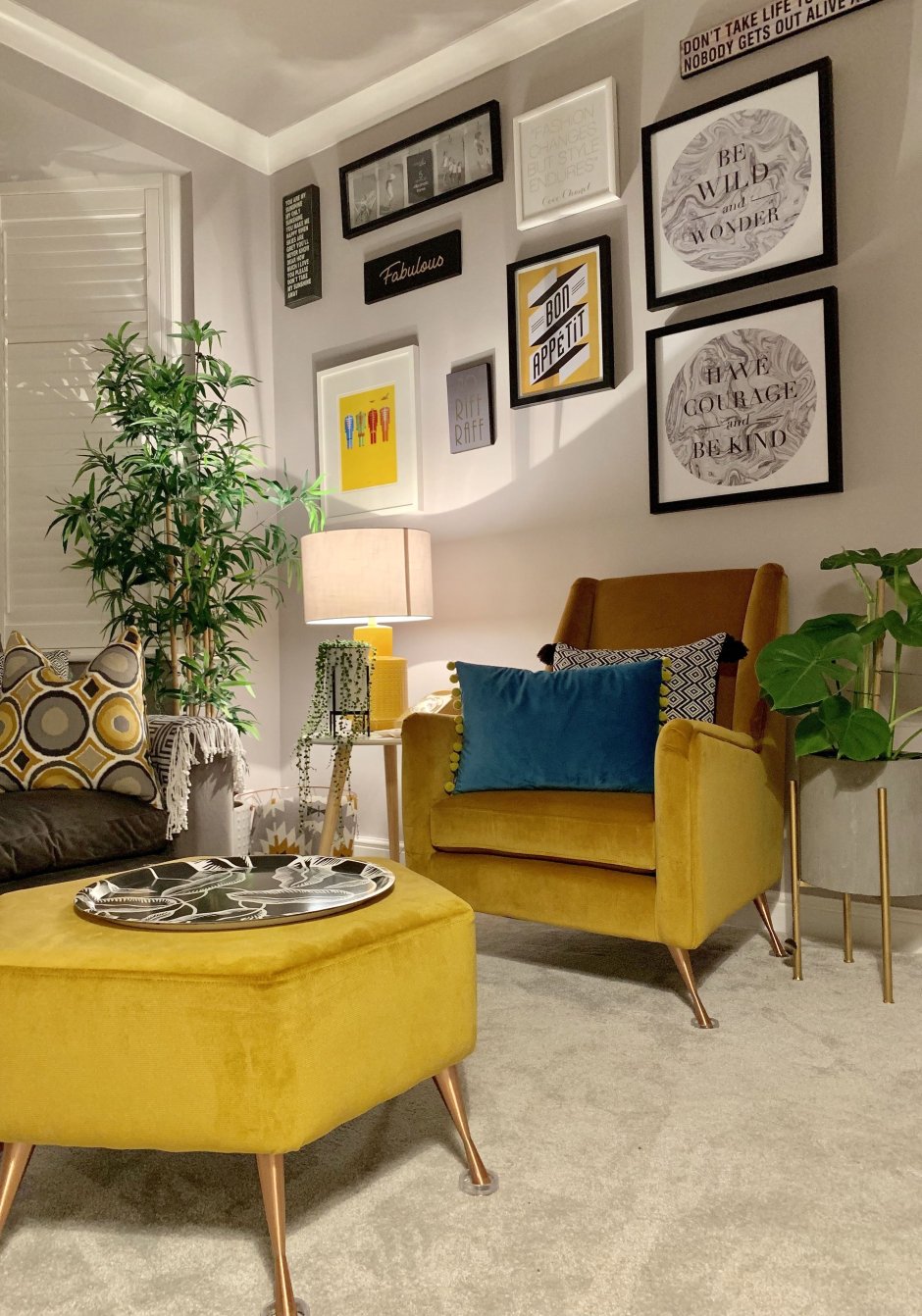 Горчичный цвет стен