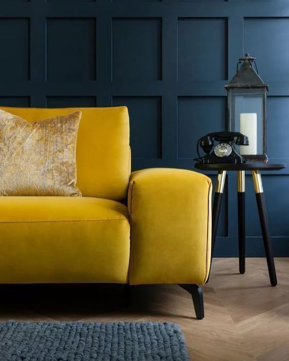 Желтый диван в интерьере