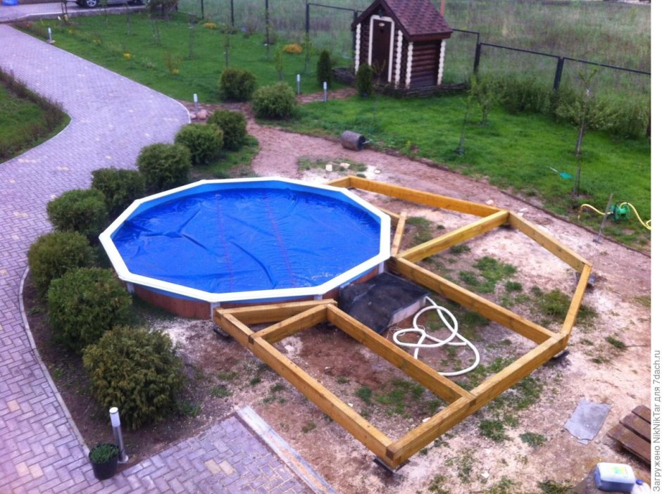 Подиум для бассейна на даче