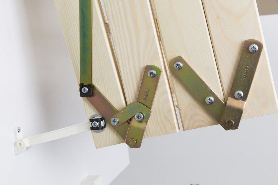 Петля для чердачной лестницы d1103