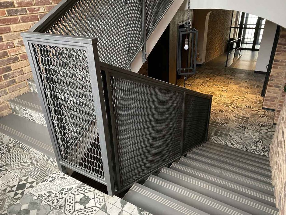 Кованые перила в современном стиле