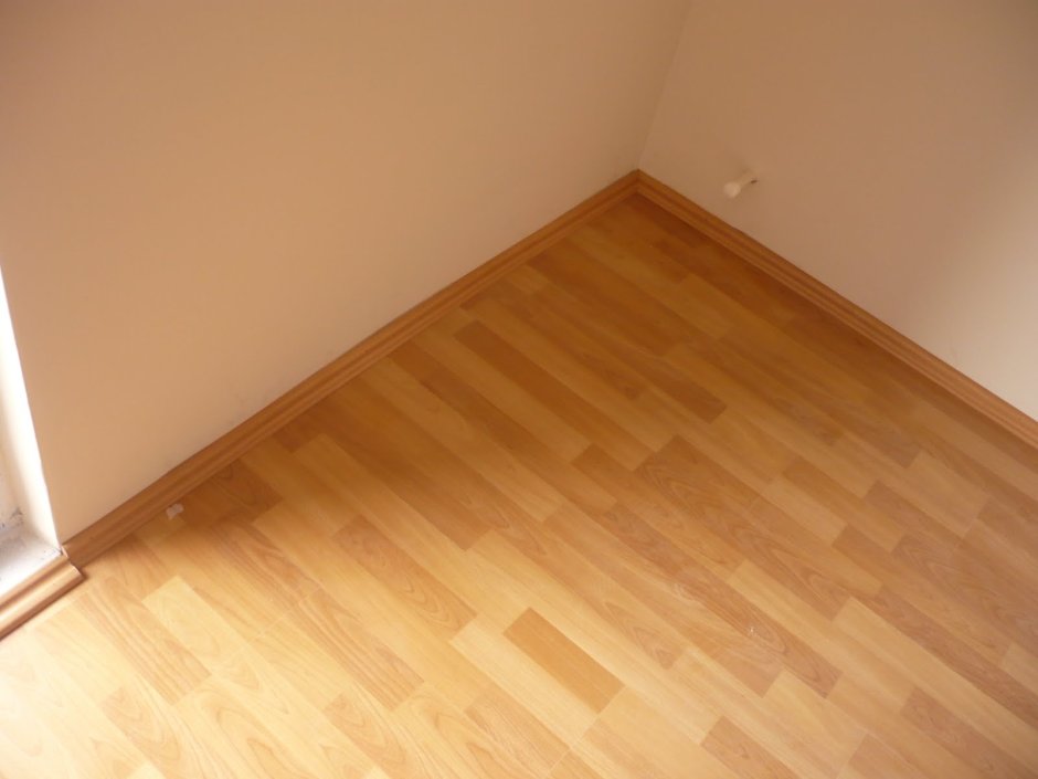 Ламинат без фаски цвета светло рыжий