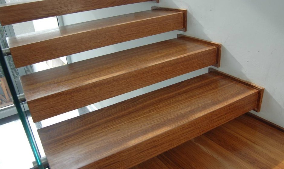 Подступенок лестницы из ламината