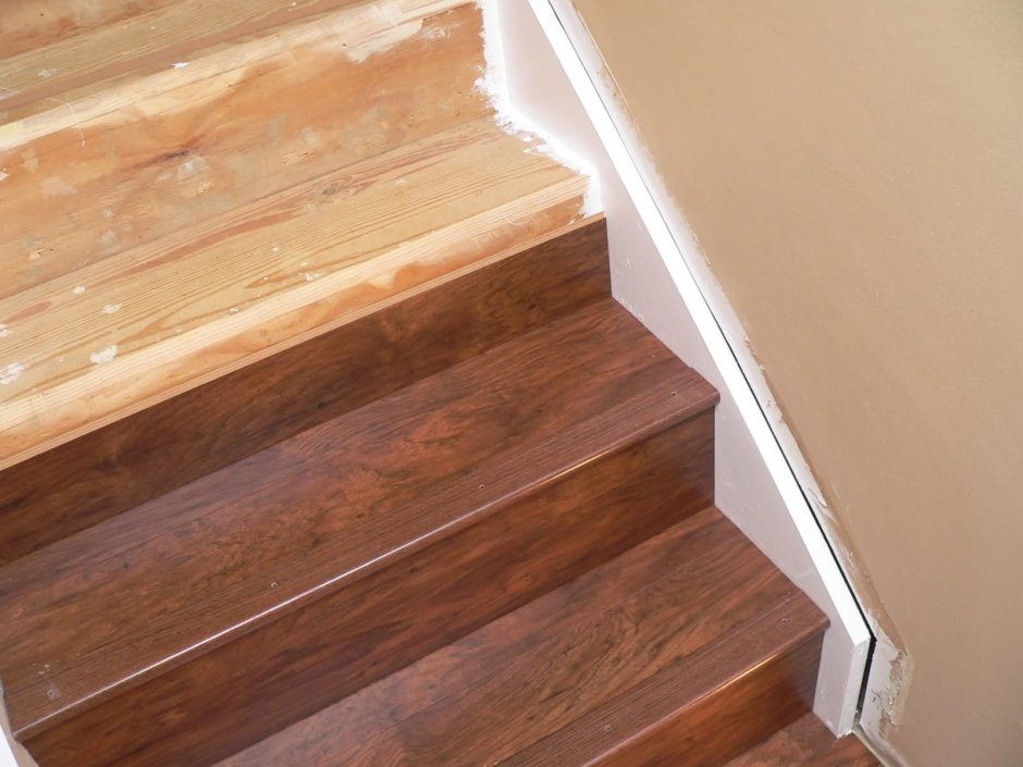 Обшивка лестницы ламинатом