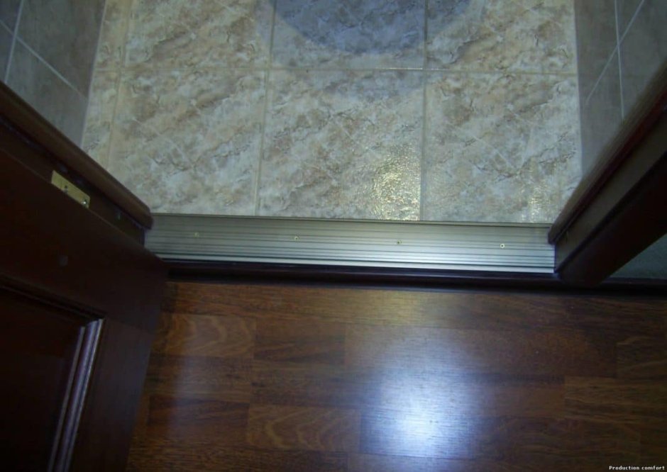 Порожек в ванной комнате