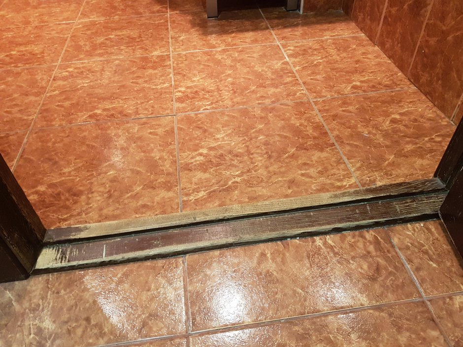 Порожек в ванной комнате