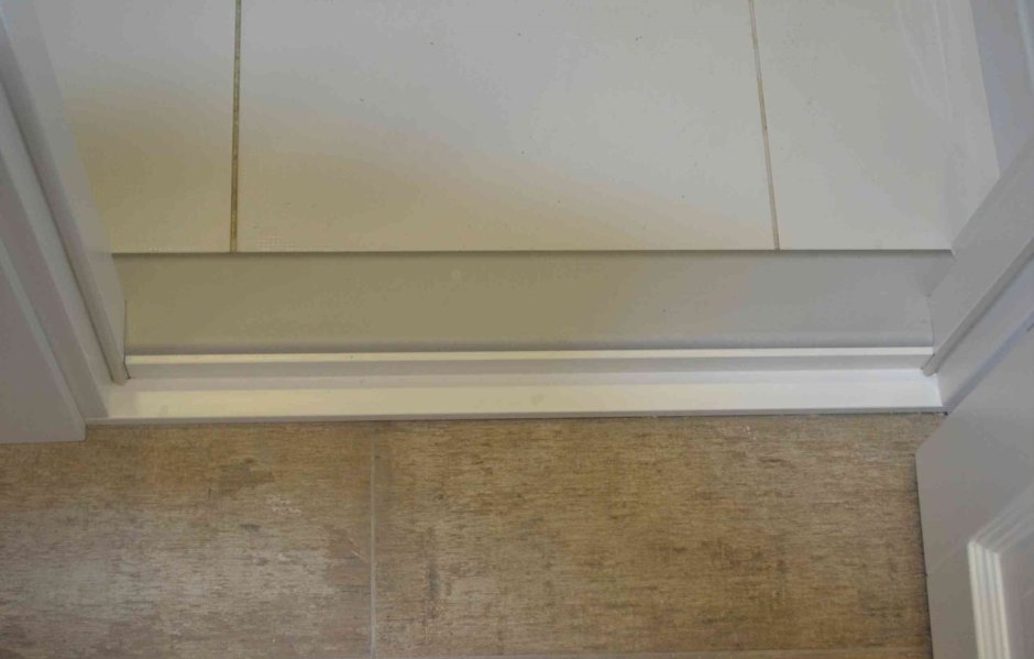 Дверной порог в ванной