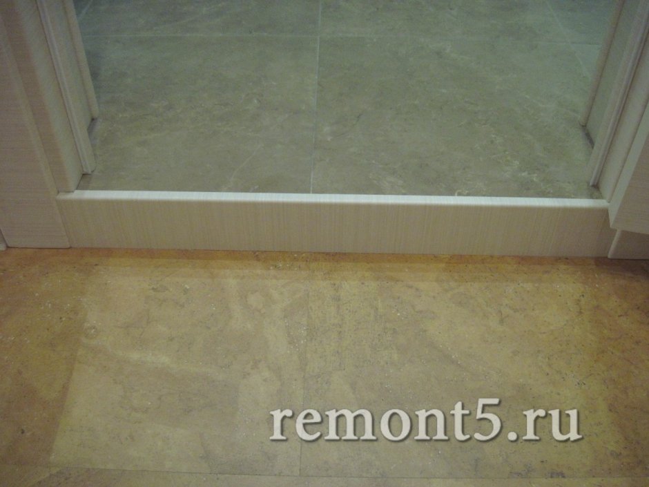 Отделка порожка в ванной