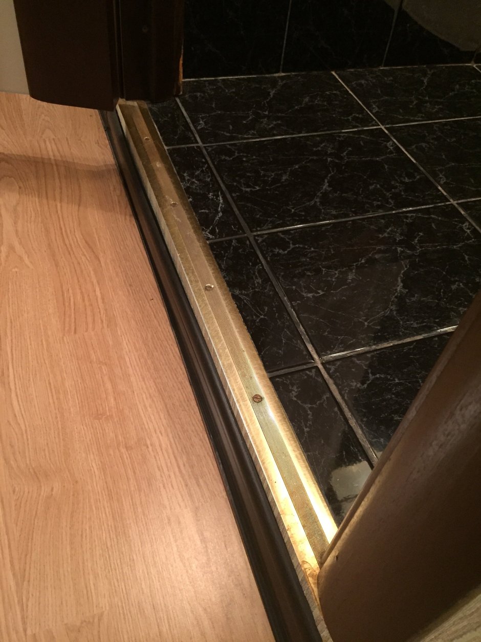 Порожек в ванной комнате