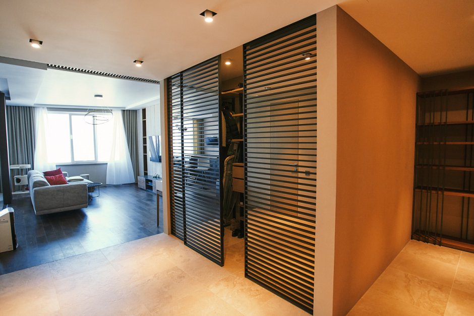 Рулонные шторы в спальню в современном стиле