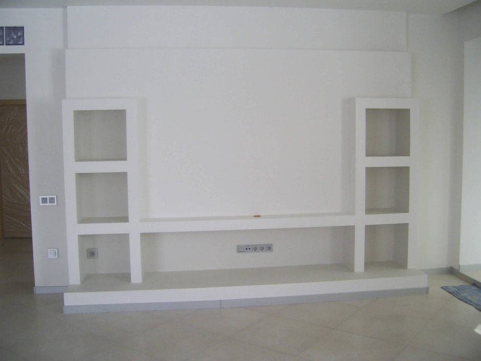 Стенка из гипсокартона с полками