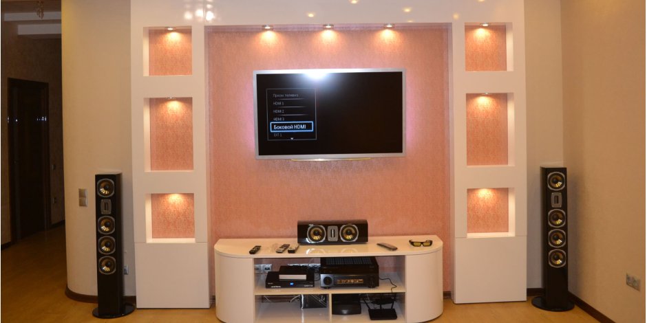 Полочка для домашнего кинотеатра под ТВ
