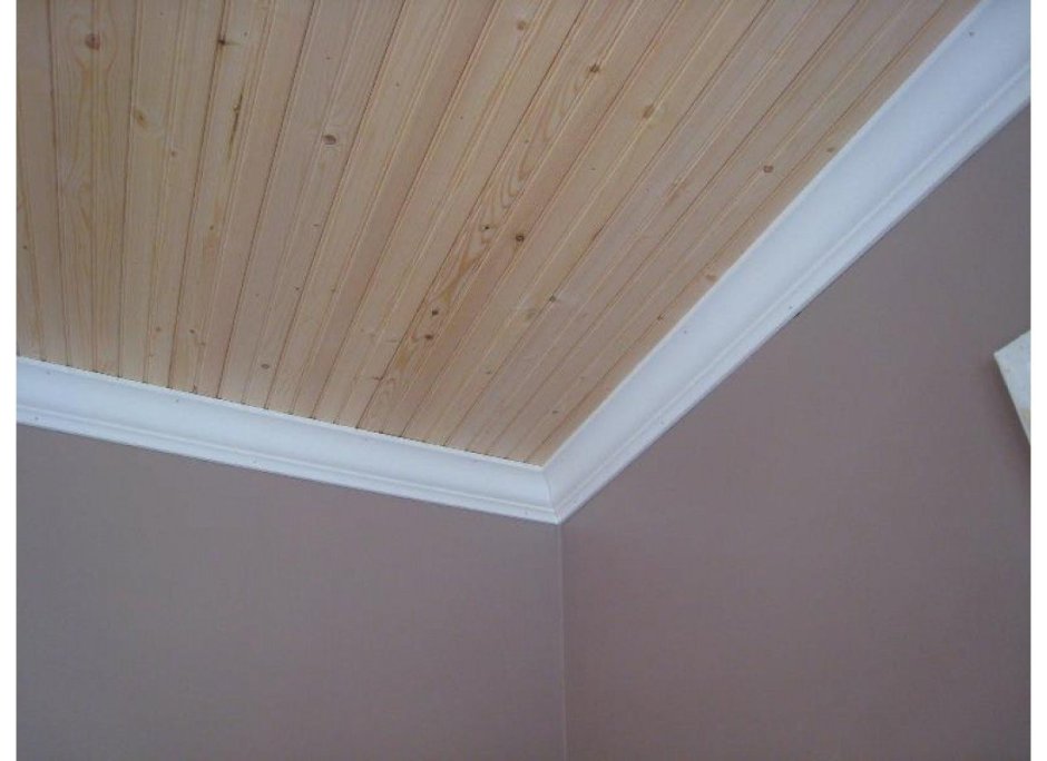 Потолочный плинтус для вагонки