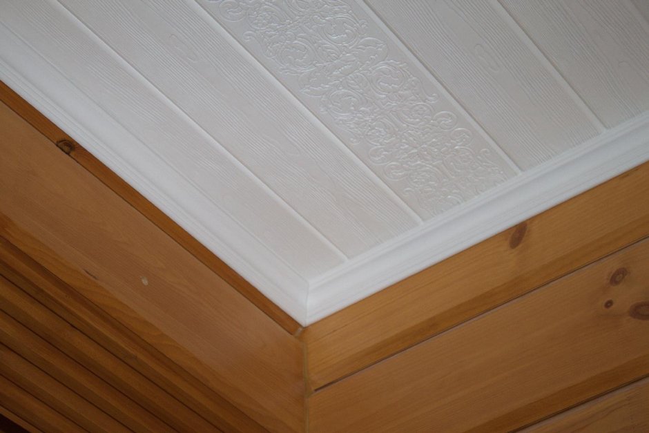 Потолочный плинтус для вагонки