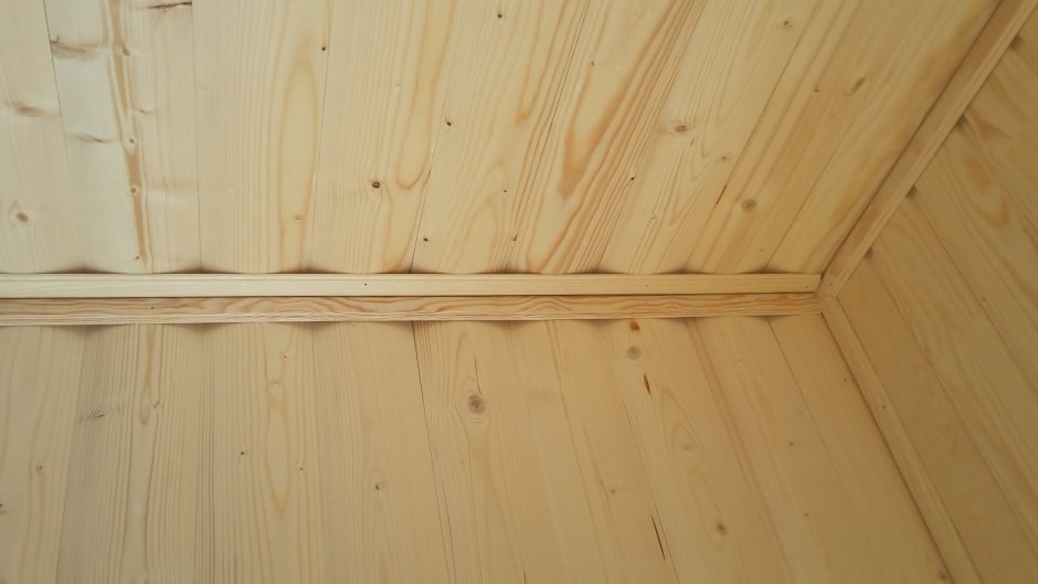 Потолочный плинтус для вагонки