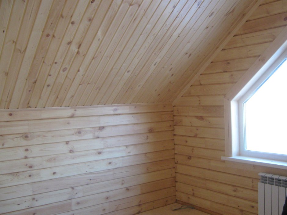 Стык вагонки на потолке