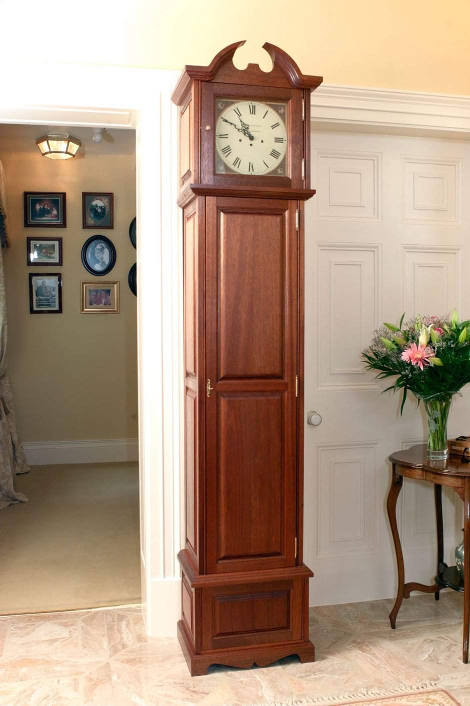 Как оформить напольные часы