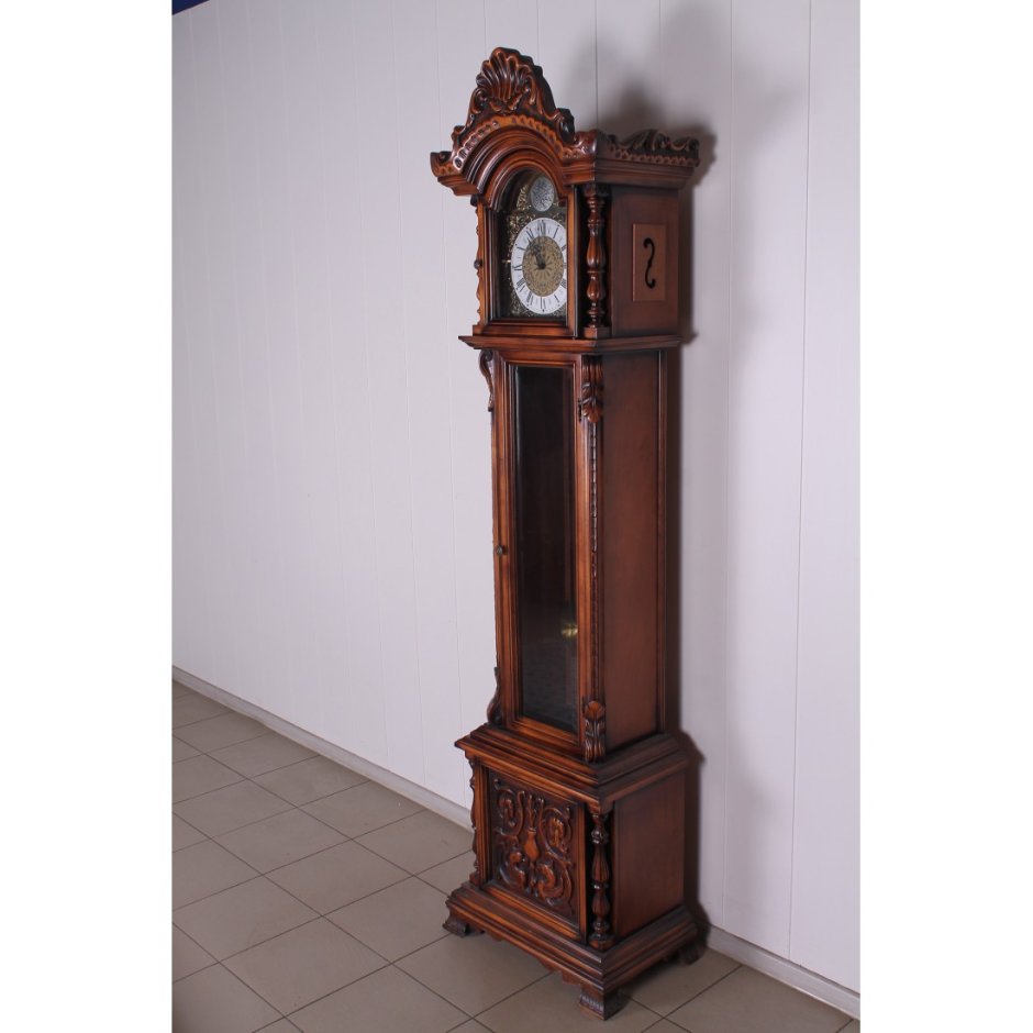 Старинные напольные часы резные