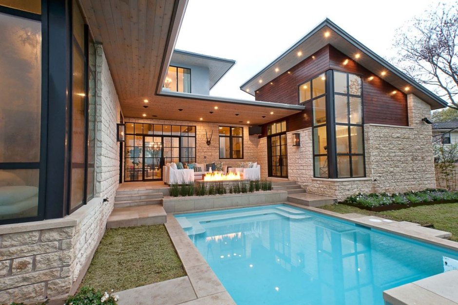 Дом с бассейном