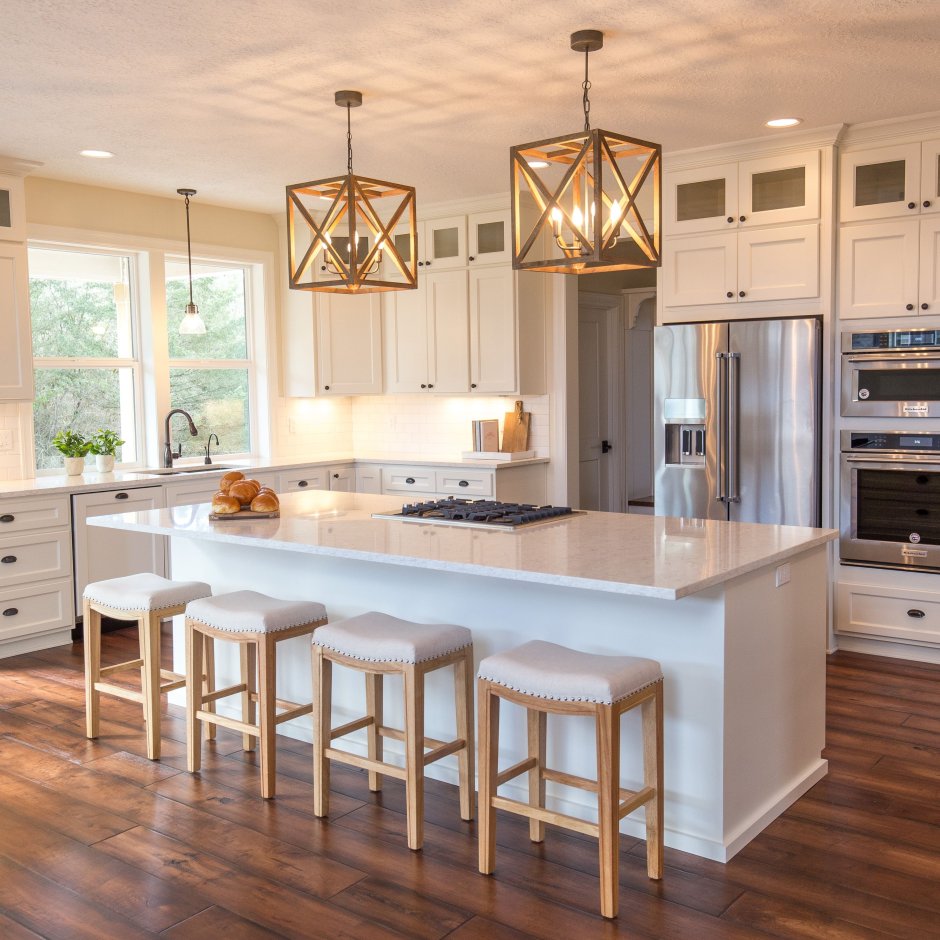 Кухни с островками в частном доме