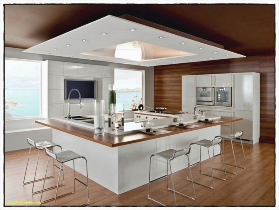 Кухня с островом в деревянном доме